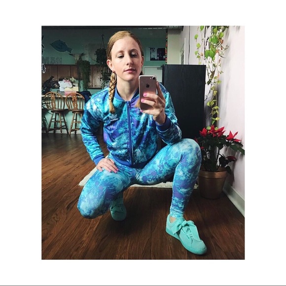 🦄 - Picture 2 of 2